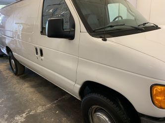 2006 Ford E-350 cargo van
