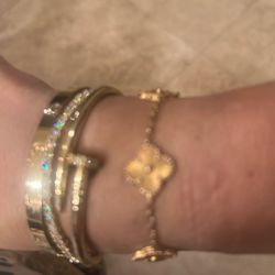 Van Cleef Gold Bracelet 