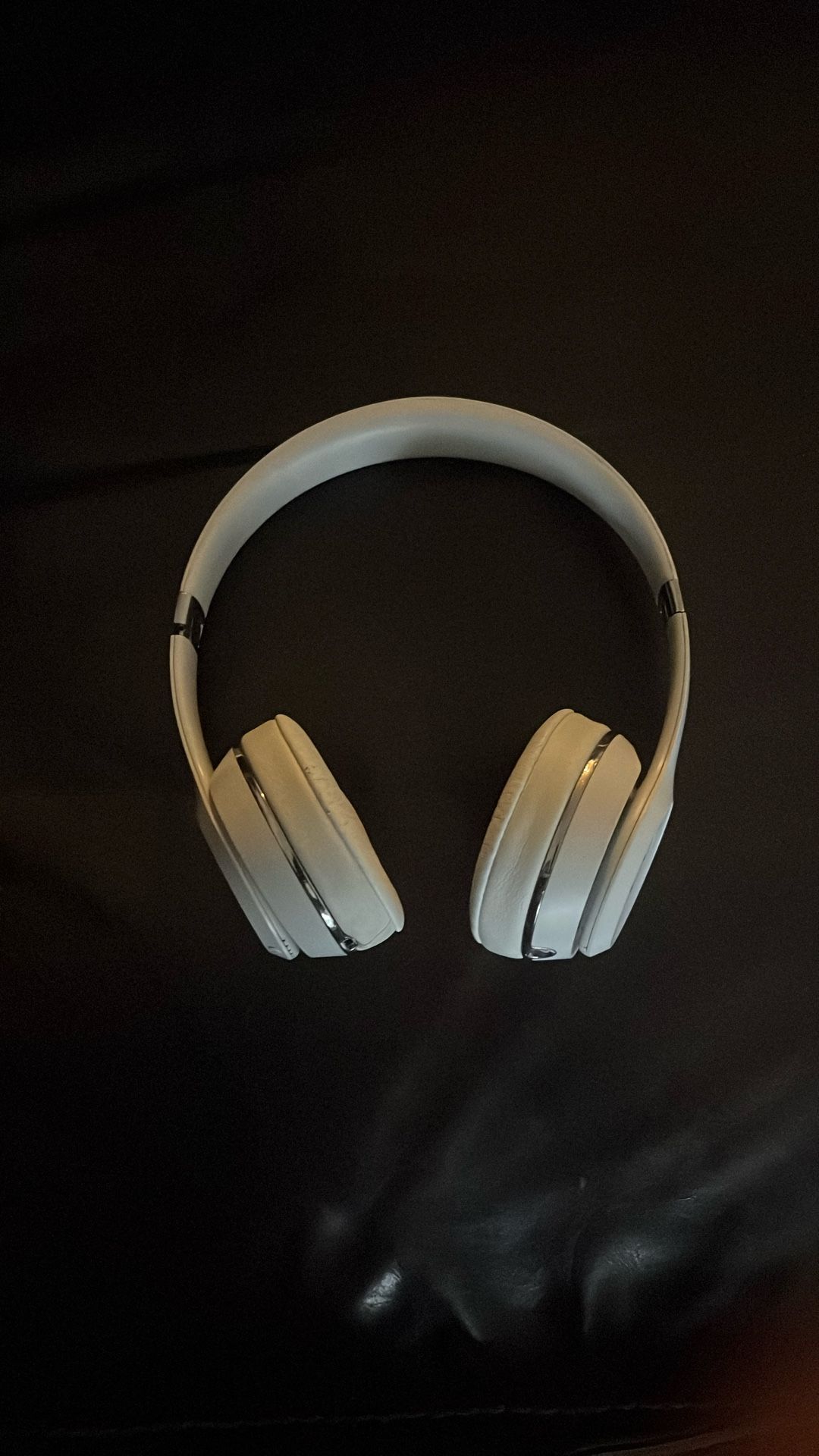 Beats solo 3 White