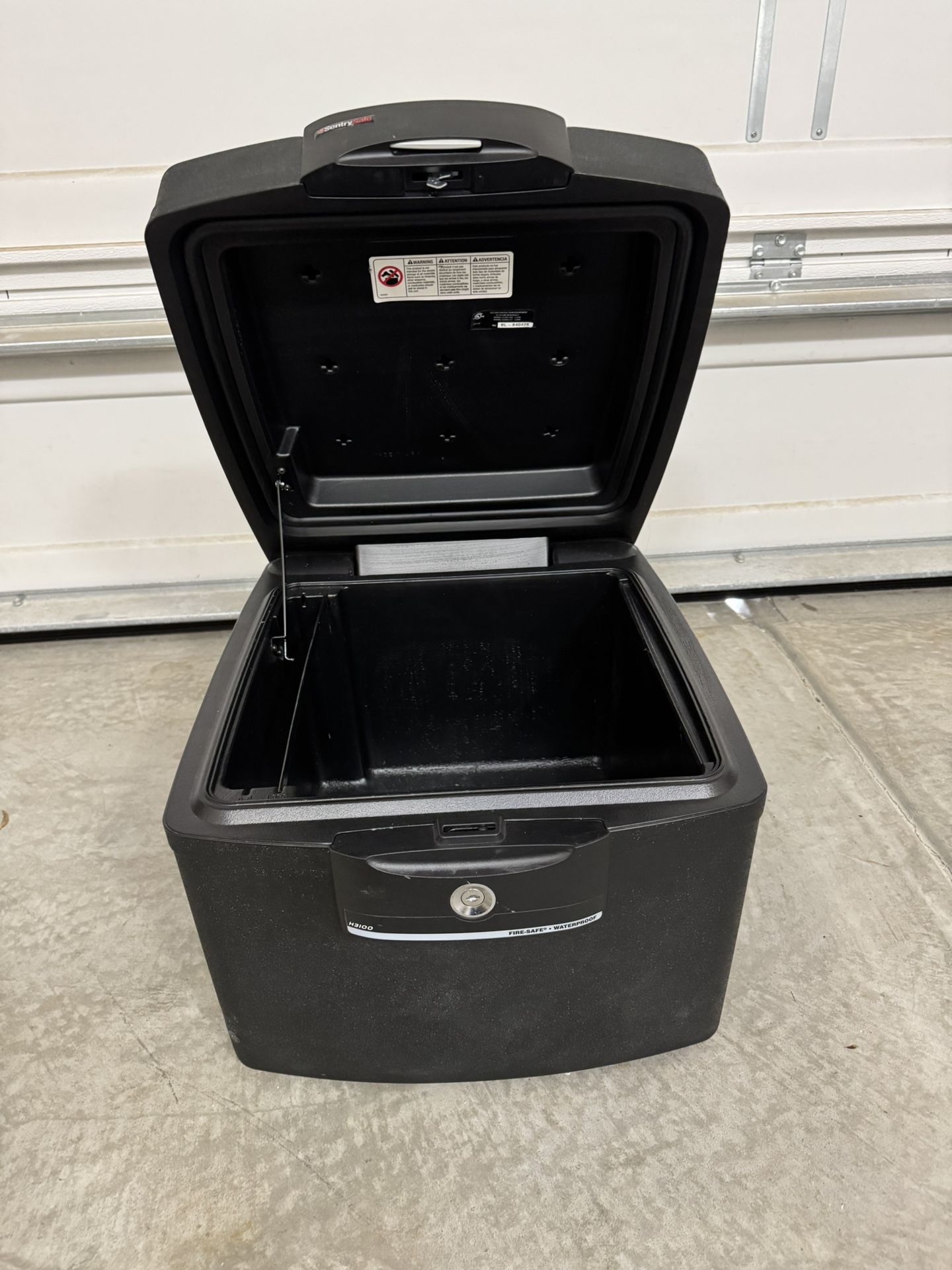 Sentry Fireproof Safe H3100