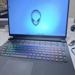 4090 Alienware Gaming Laptop — Alienware M18 R2 / Intel i9-14900HX / RTX 4090 / 64GB DDR5 / 1TB M.2 SSD