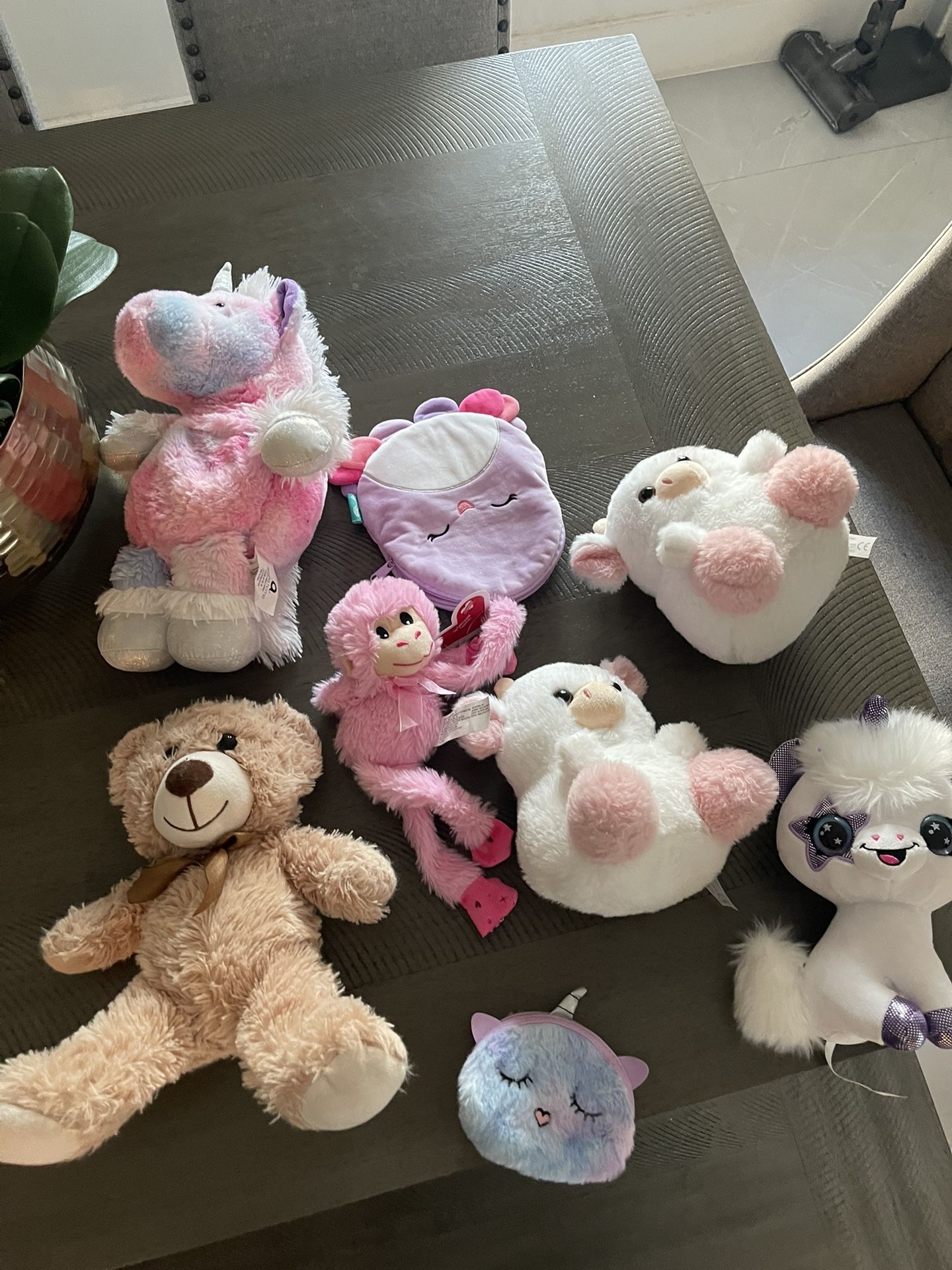 $20 Bunch Of Plushies 