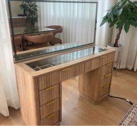Beautiful Modern Makeup Vanity with Mirror & Glass Top – Like New