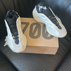 Yeezy 700 V3