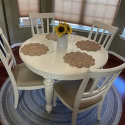 Kitchen Tables With Four Chairs 