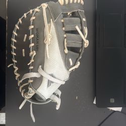 Easton Lauren Chamberlain 1st Baseman Glove 12 1/2