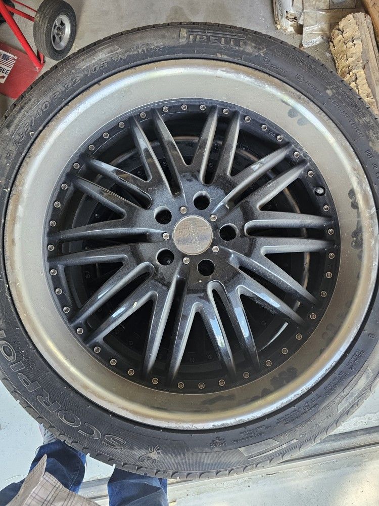 Set Of 4 Menzari 22 Inch Rims.