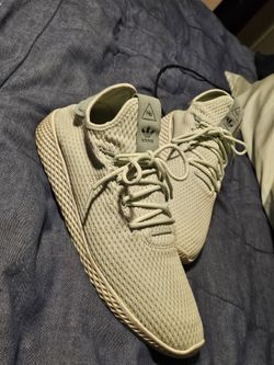 **LIGHTLY USED** ADIDAS PHARRELL WILLIAMS HU