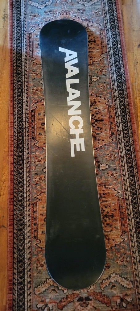 Avalanche Snowboard