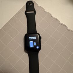 Apple Iwatch 44M SE Band M/L NO CHARGER 