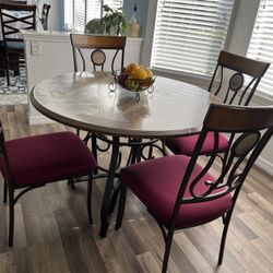 Table Round 44” 4 Cushion Chairs 