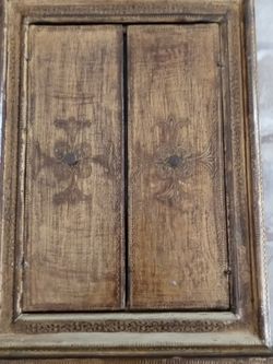 Enclosed Madonna Box