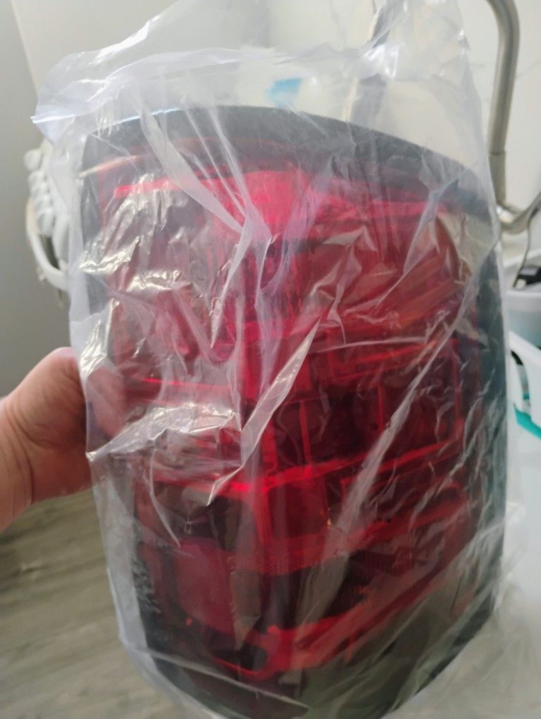 Chevrolet And GMC Driver & Passenger Taillight Set