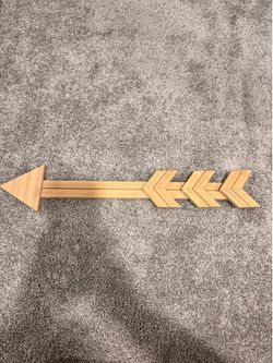 Wall decor arrow