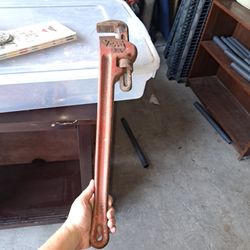 RIDGID 24-inch (600mm) Heavy-Duty Straight Pipe Wrench. 