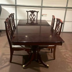 Mesa De Madera Con 5 Sillas