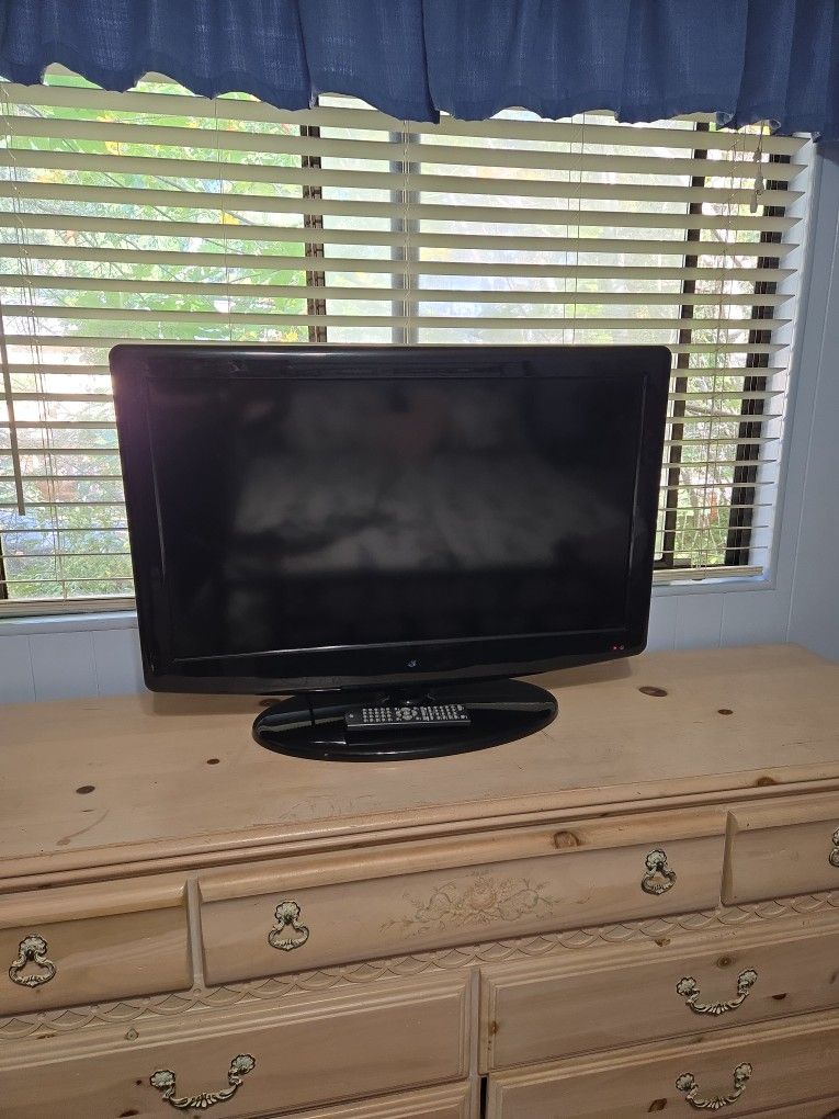 32" GPX TV with Built-in DVD Player