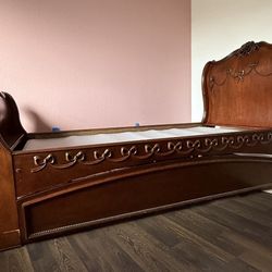 Disney Princess Collection Sliegh Cherrywood Twin Bed Frame With Twin Trundle
