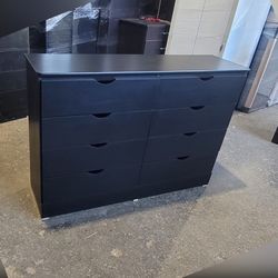 Eight drawers dresser with rails