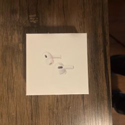 Apple AirPods Pro’s White