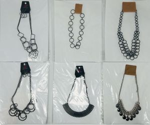 Costume short necklaces in graphite
