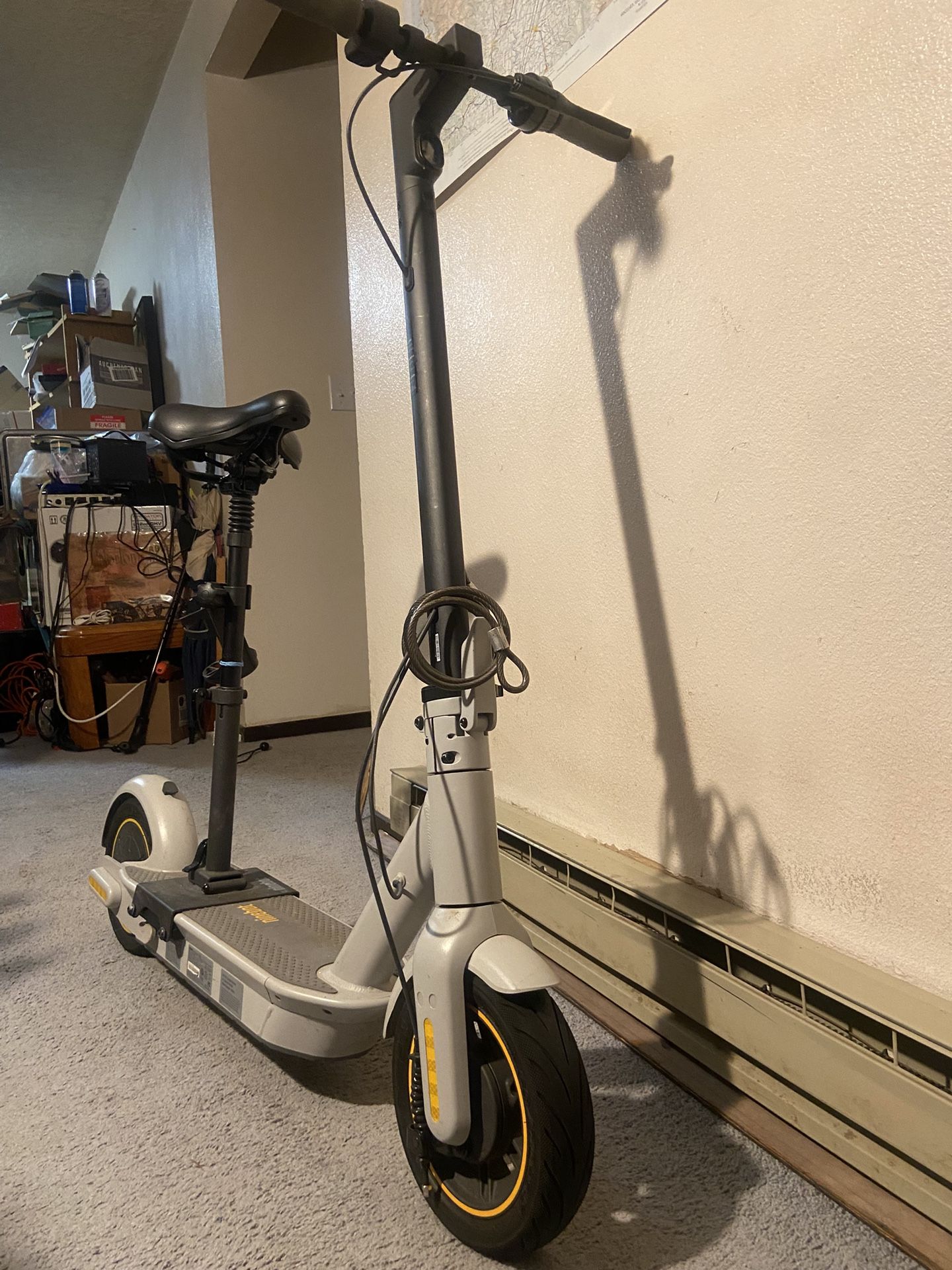Scooter Ninebot Max with seat great condition
