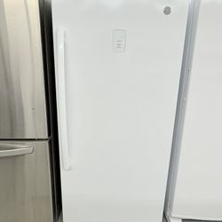 GE 28” 14.1 Cu Ft Capacity Freezer
