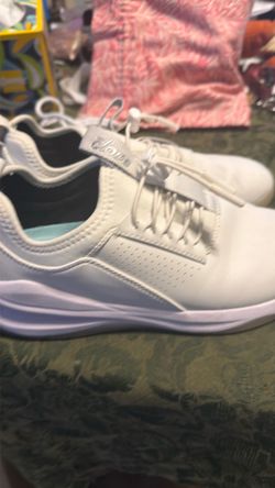 Clove tennis shoes