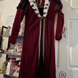 Woman’s Queen Halloween Spirit Costume 