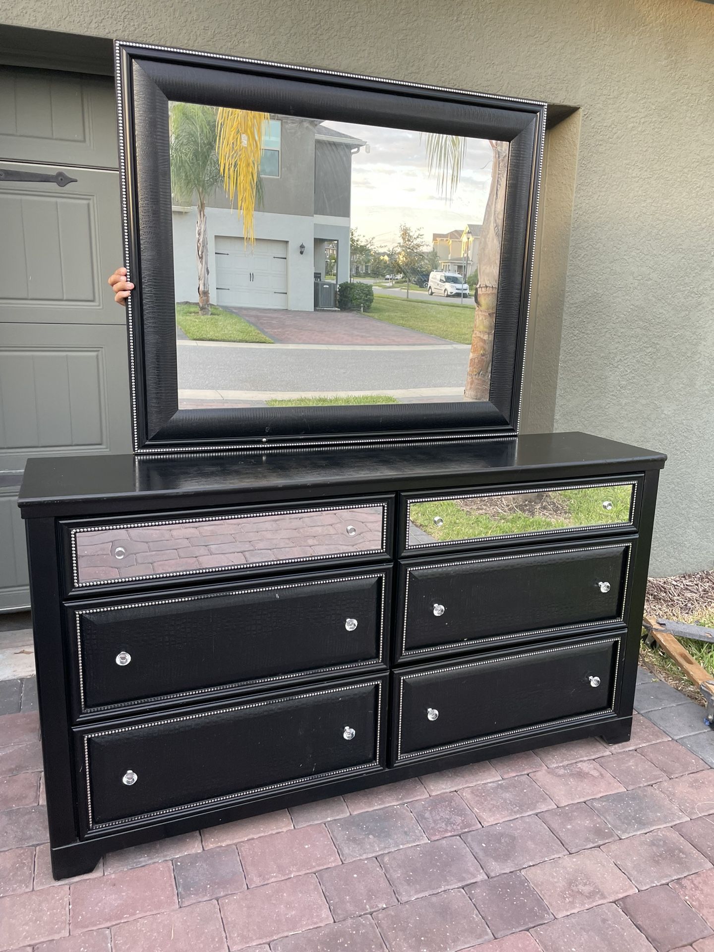 Black dresser With Mirror