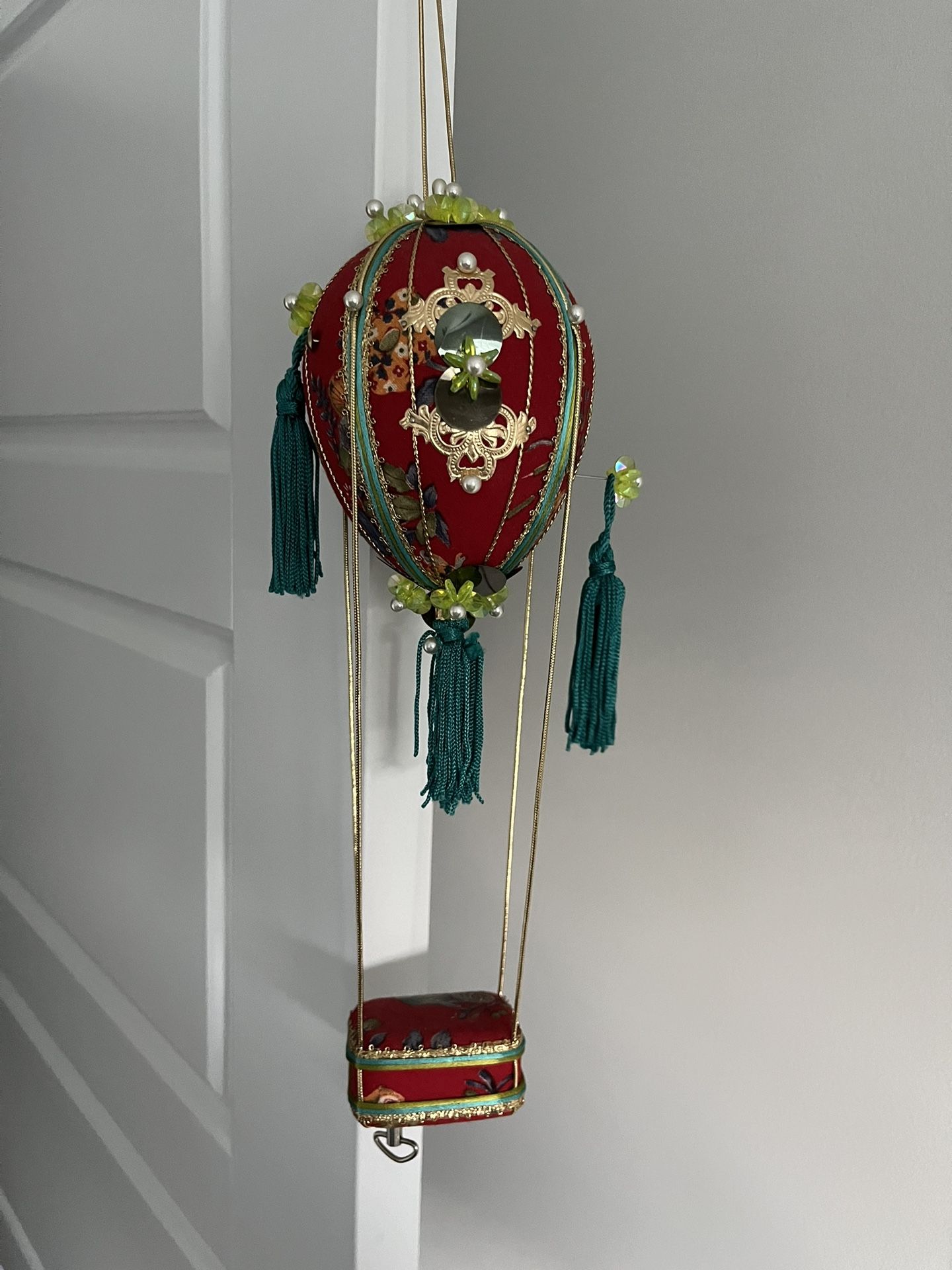 Christmas Decor Hot Air Balloon With Wind Up Swing