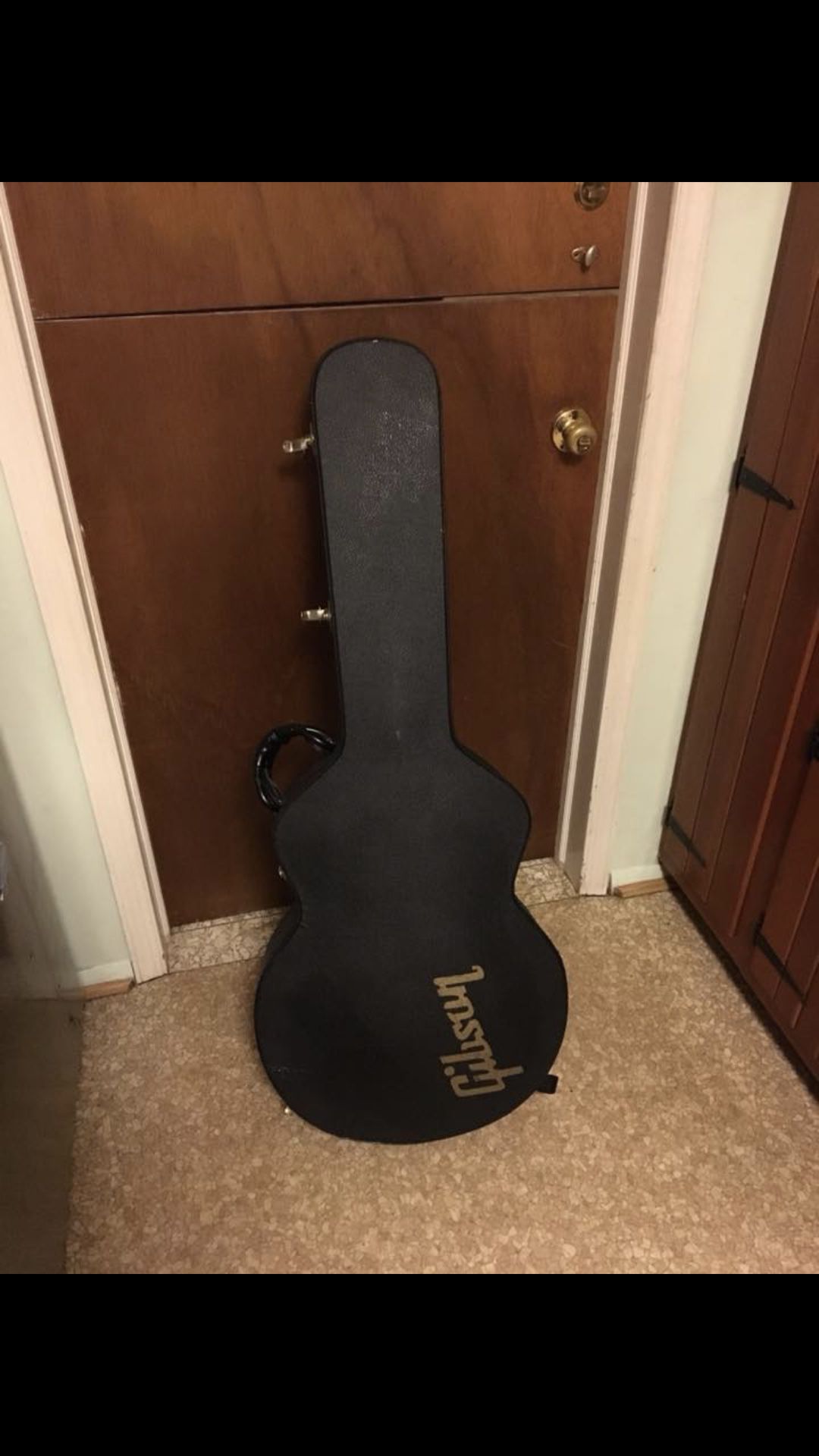 Gibson Hard Case Guitar
