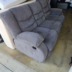 Pre-owned Dbl Recliner Couch 