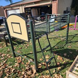 Twin Loft Bed With Ladder. 
