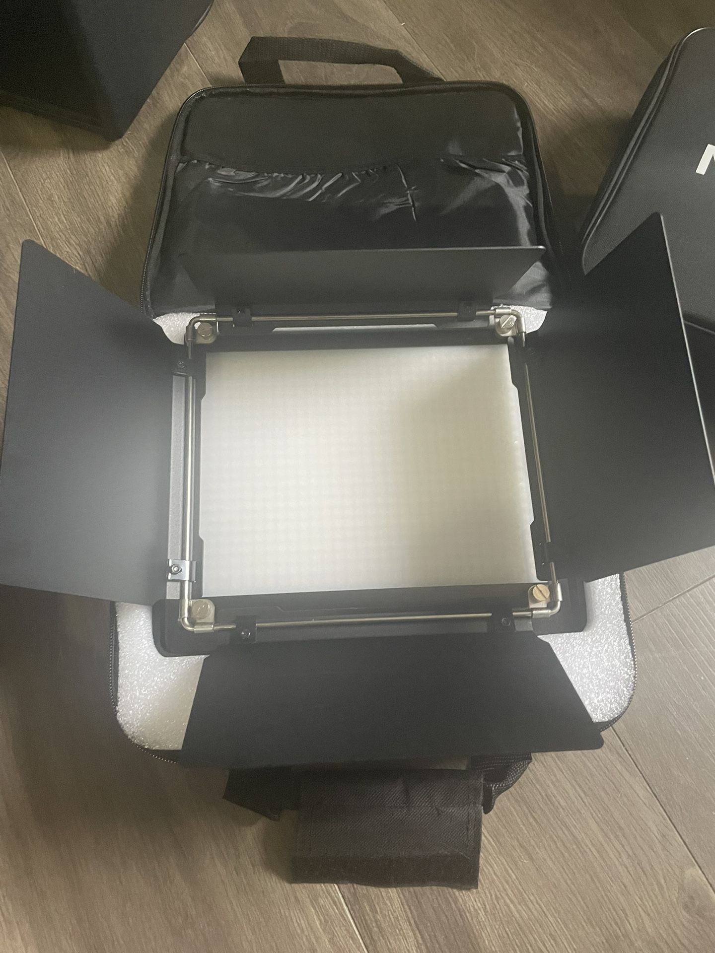 2 NEEWER NL660 Bi-Color LED Video Light
