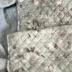 Queen Size Bedding Set