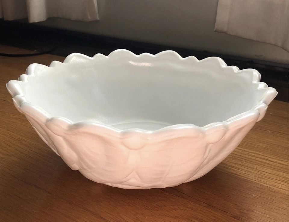 VINTAGE INDIANA MILK GLASS CABBAGE LEAF/ROSE FOOTED VEGETABLE DECORATIVE BOWL 9”