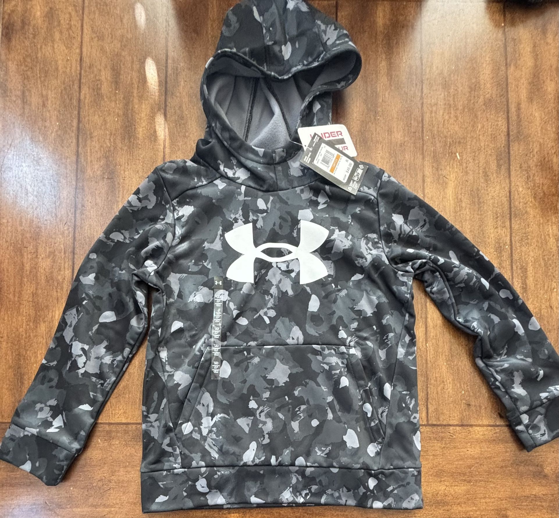 NEW WITH TAGS UNDER ARMOUR BLACK CAMO HOODIE PULL OVER SIZE YOUTH SMALL
