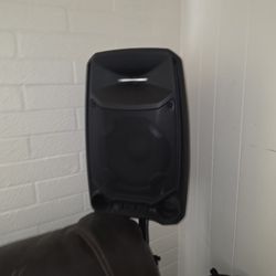 Loud BT Speaker Lights Up