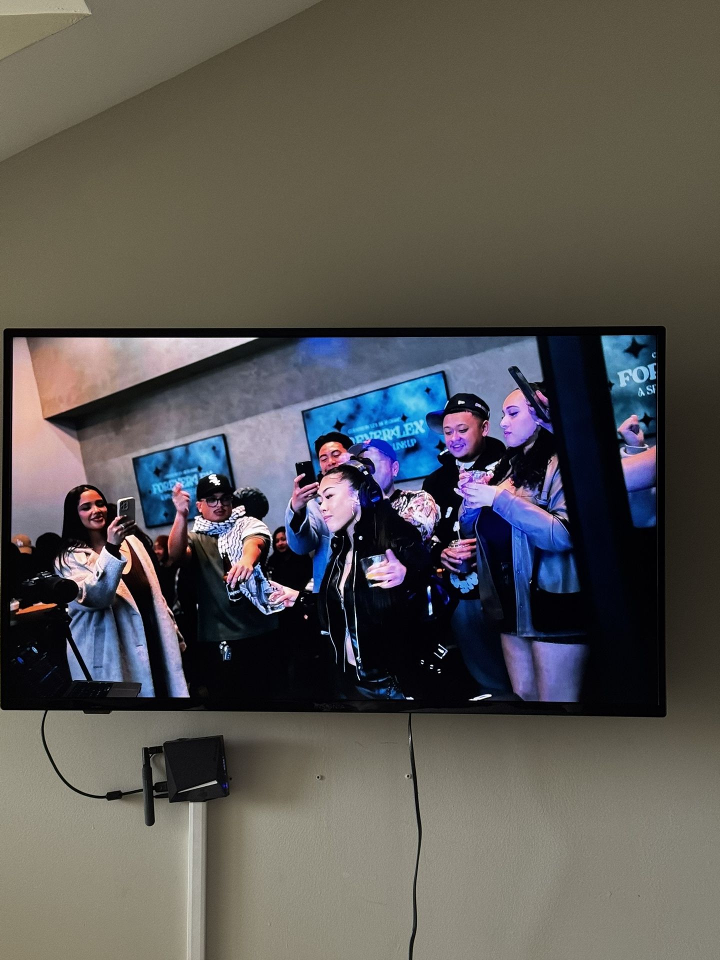 Insignia 55inch SMART TV with Working Remote and Streaming