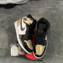 Retro Jordan 1 ‘Gold Toe’