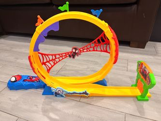 Spidey and His Amazing Friends Loop Track Playset