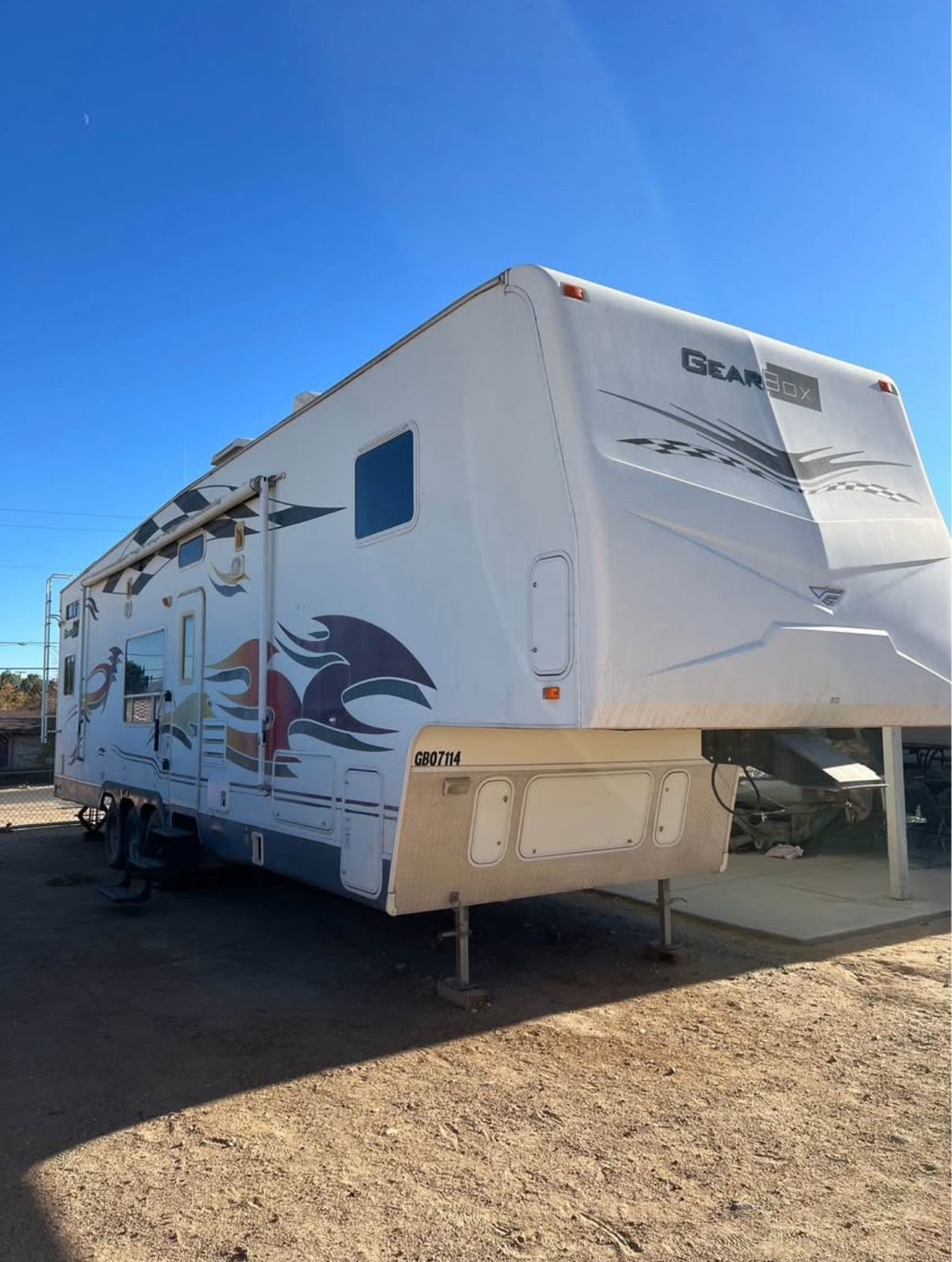 Gear box Toy Hauler Fleetwood 
