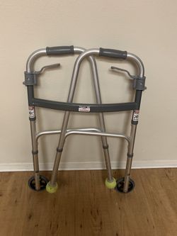 Foldable walker