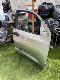 07-21 Toyota Tundra Front Driver side and Passenger side doors with dents