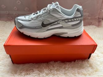 Women’s Nike initiator size 7 & 8