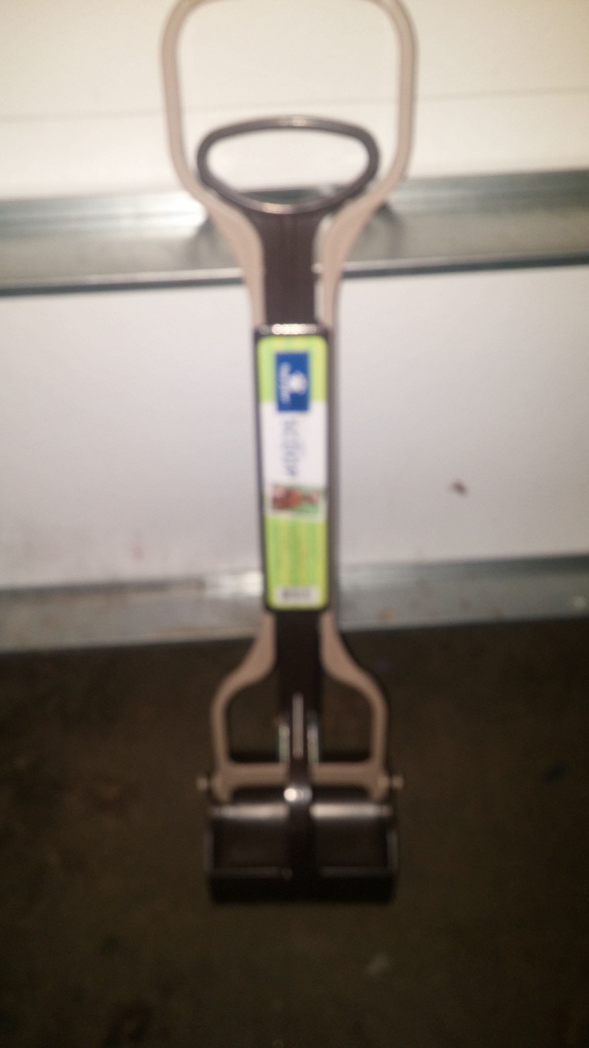 Brand new pooper scooper