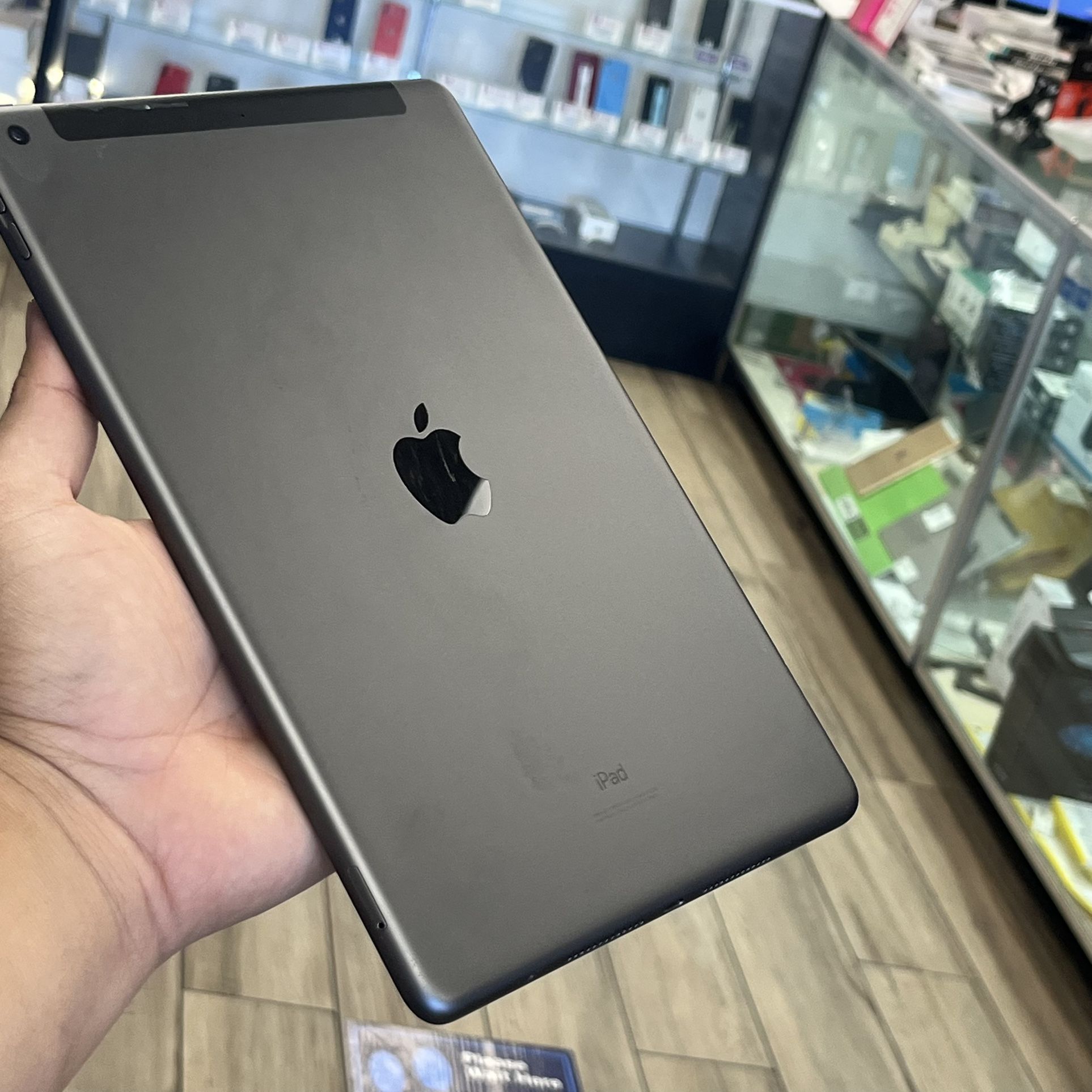 iPad 7 32gb Cellular 