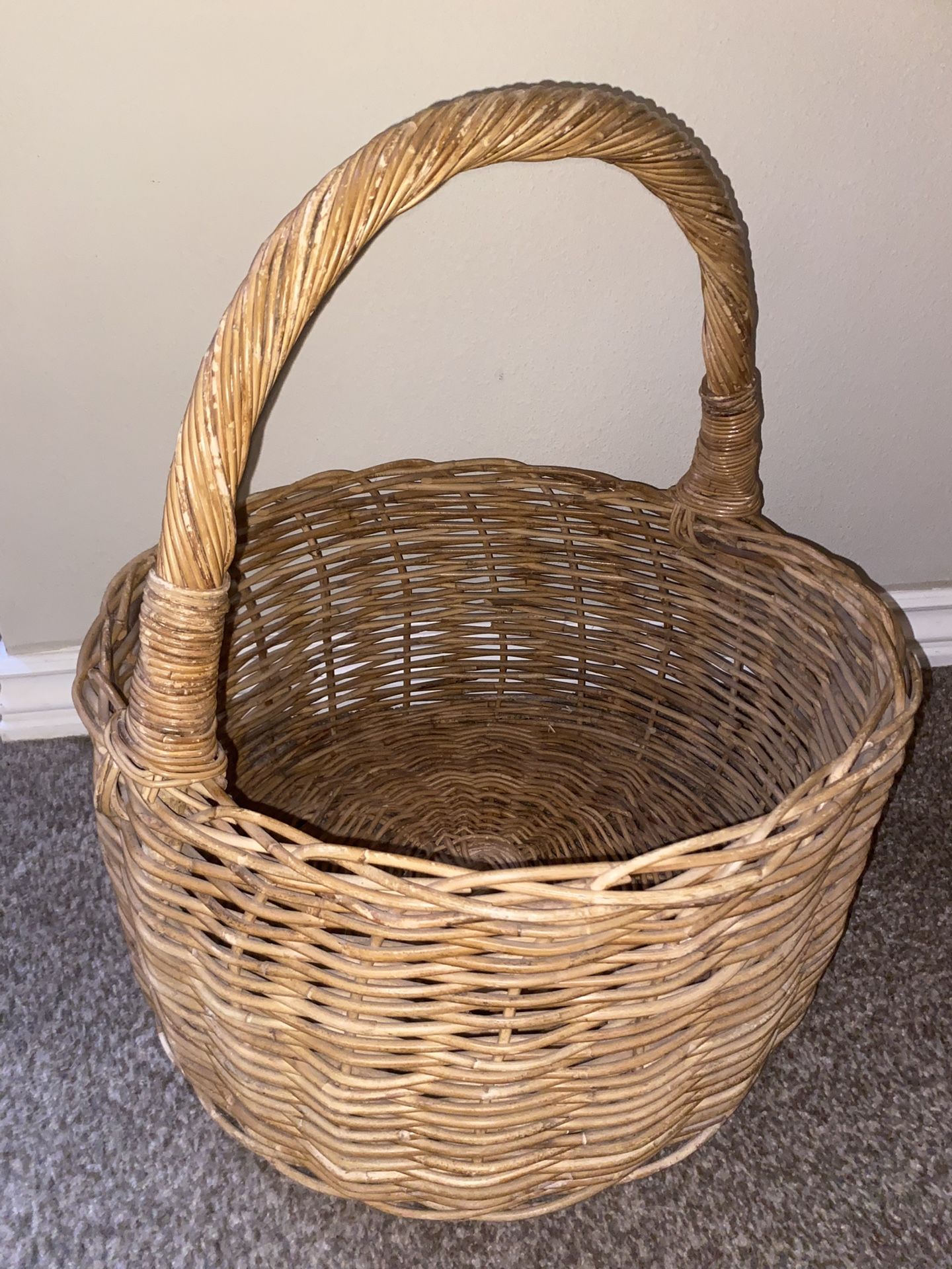 Extra Large Round Wicker Basket W/Handle