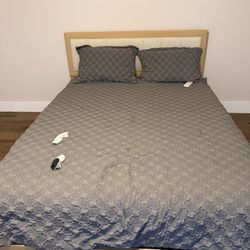 Full Size Bed 